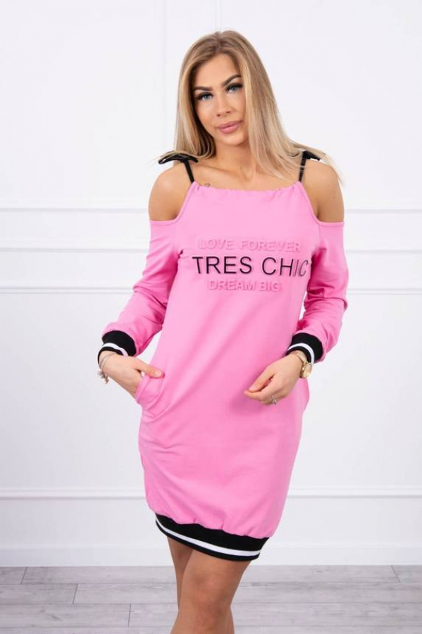 Šaty s nápisom Tres Chic