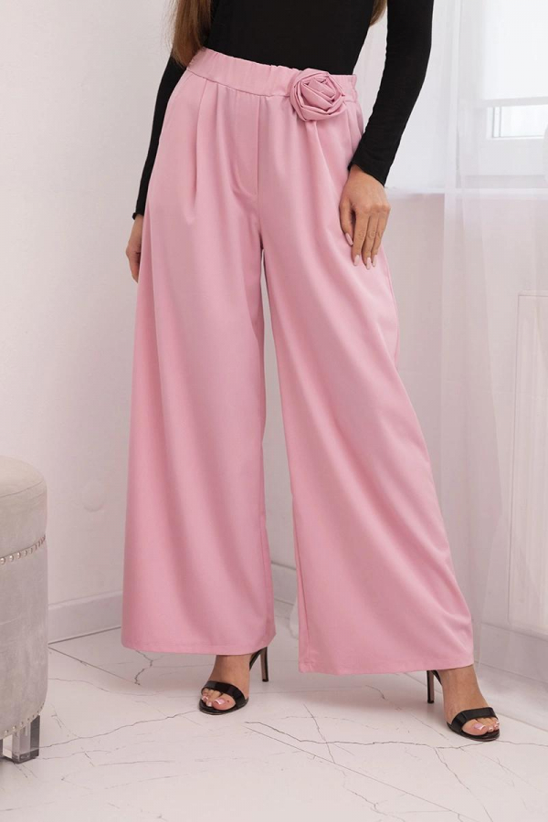Elegantné nohavice so širokým strihom a ozdobným kvetom model Danica 