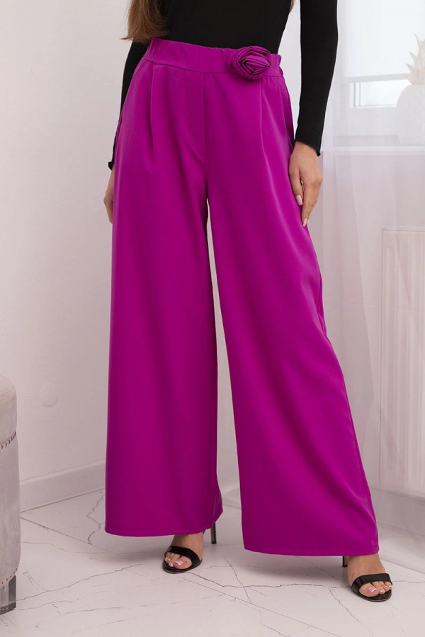 Elegantné nohavice so širokým strihom a ozdobným kvetom model Danica 