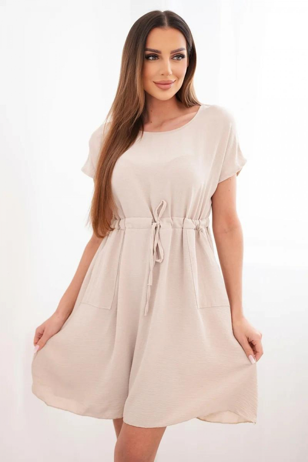 Krátke šaty s krátkym rukávom a viazaním v páse model 1165 