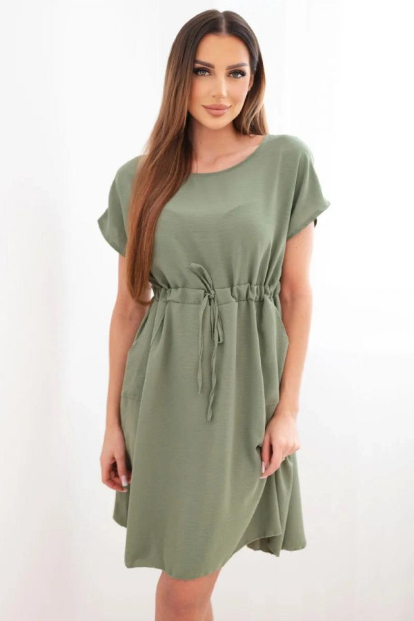 Krátke šaty s krátkym rukávom a viazaním v páse model 1165 