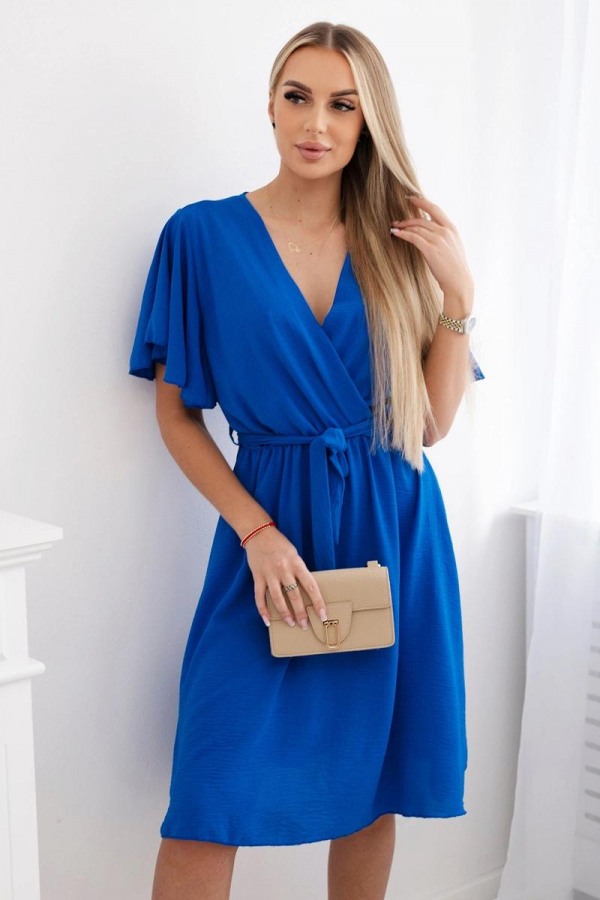 Krátke šaty s preväzom a véčkovým výstrihom model IT-42