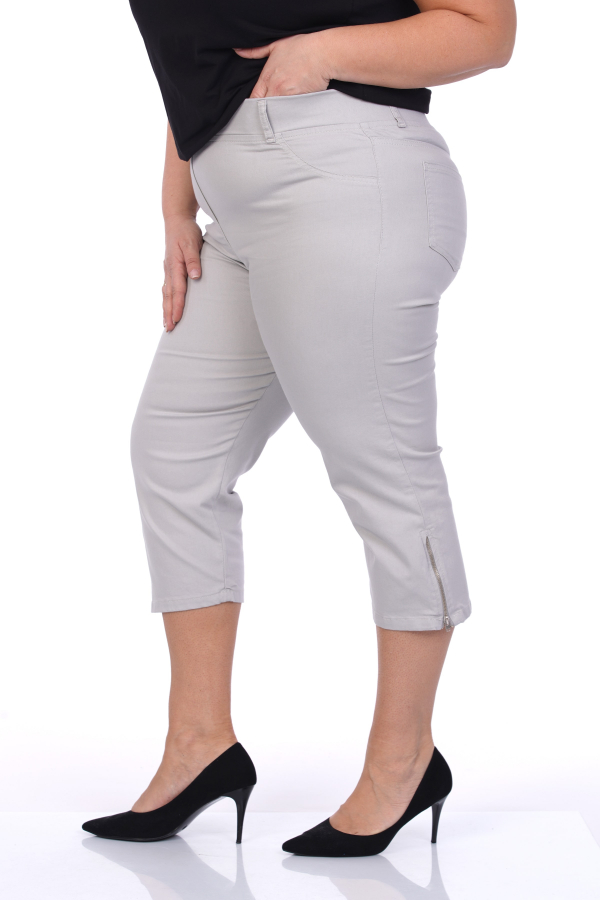 Dámske nohavice ¾ zo zipsom plus size Betlasa